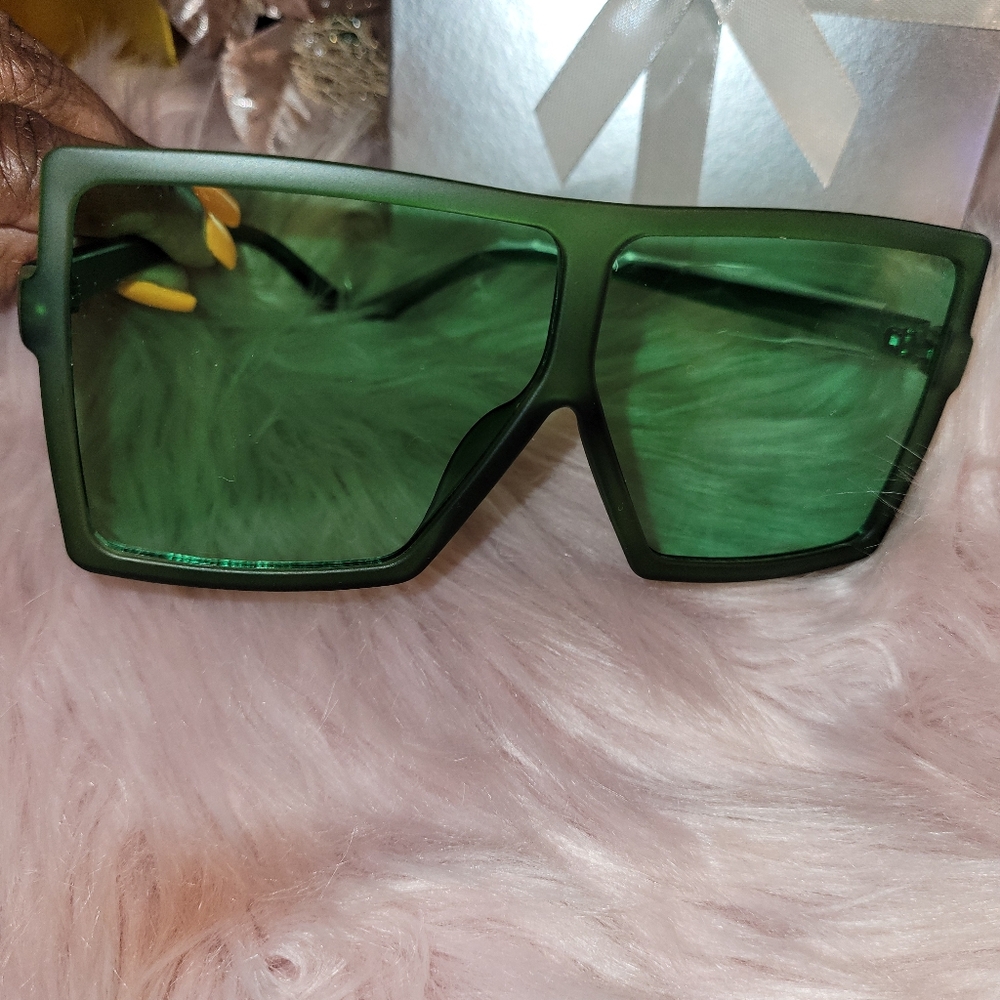 Stylish Green Square Sunglasses